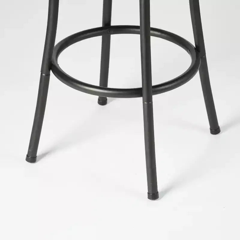 Set aus zwei braunen und schwarzen Barstühlen aus Kunstleder und Eisen mit niedriger Rückenlehne, verstellbarer Höhe und Drehfunktion