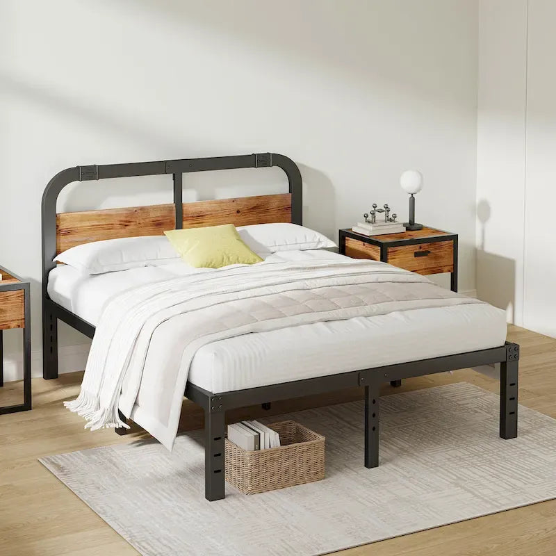 Struttura letto in metallo nero con testiera in pino rustico, per 1-2 persone