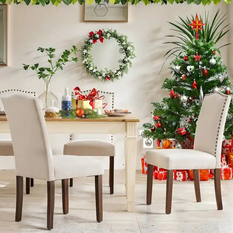 Sedie da pranzo in tessuto di lino beige con schienale borchiato, gambe in legno massello - Set da 2