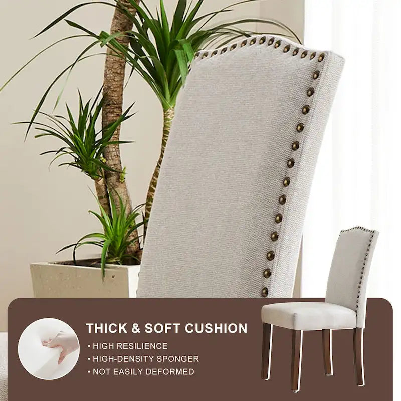 Sedie da pranzo in tessuto di lino beige con schienale borchiato, gambe in legno massello - Set da 2
